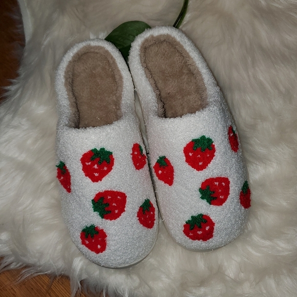 Strawberry Super Soft House Shoes  😍 - Picture 1 of 7